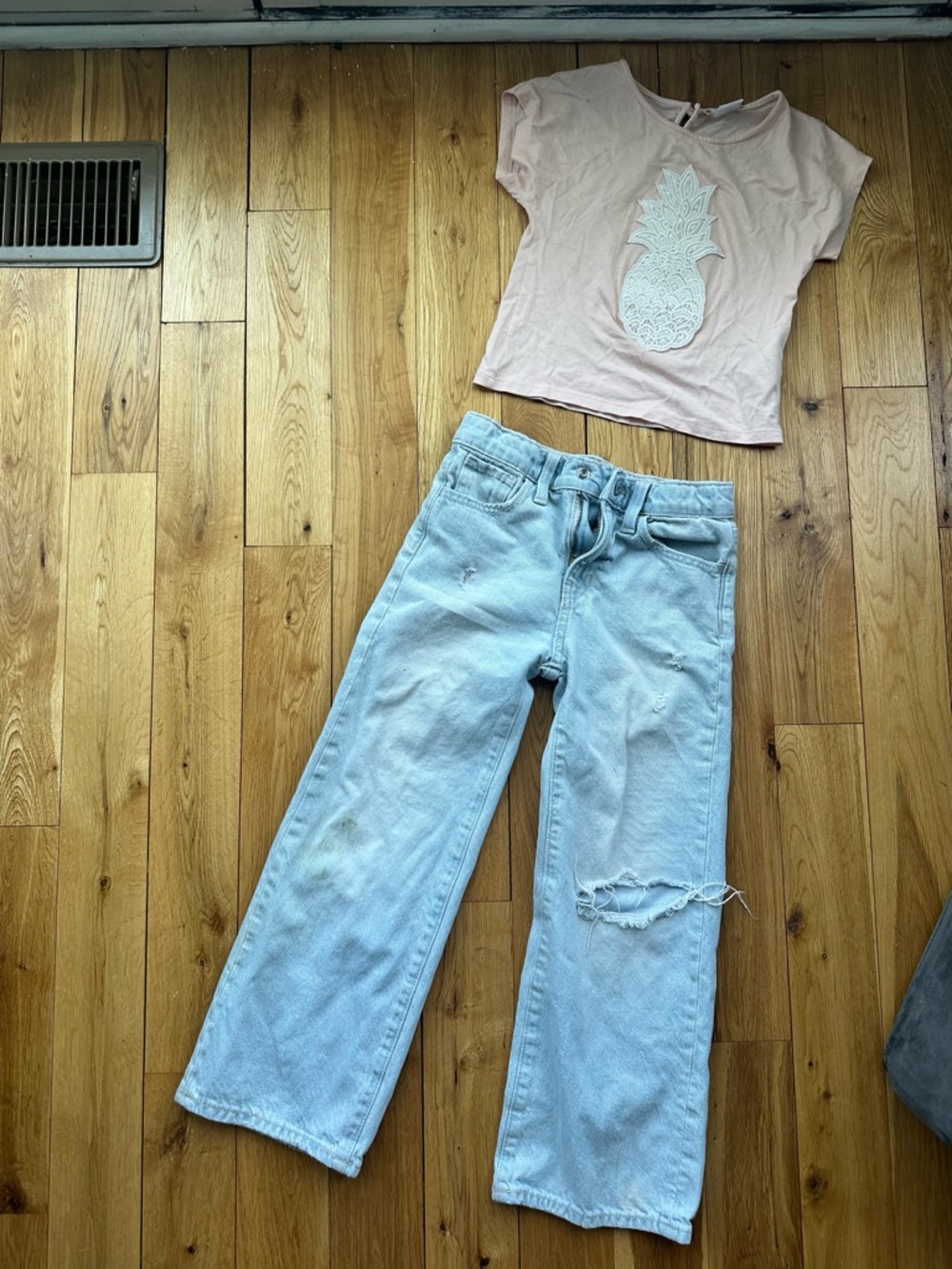 Chloé Girls Pineapple Lace Top & Old Navy Baggy Wide Leg Jeans Set - Picture 7 of 12